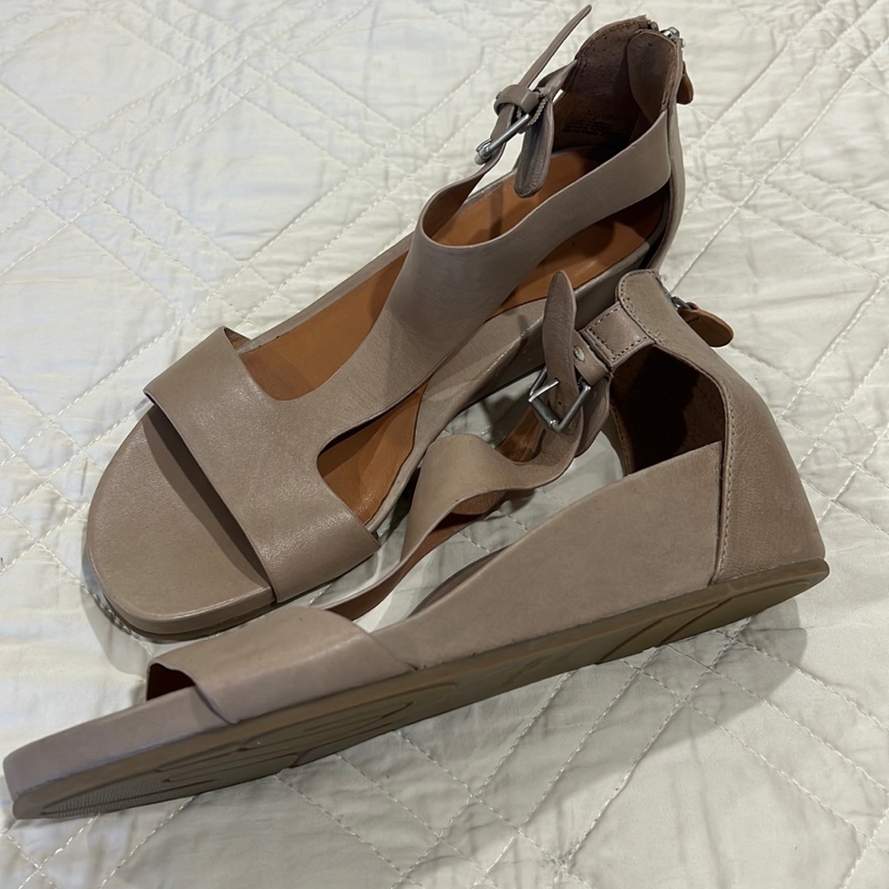 Gentle Souls Gisele leather platform 8.5 new
